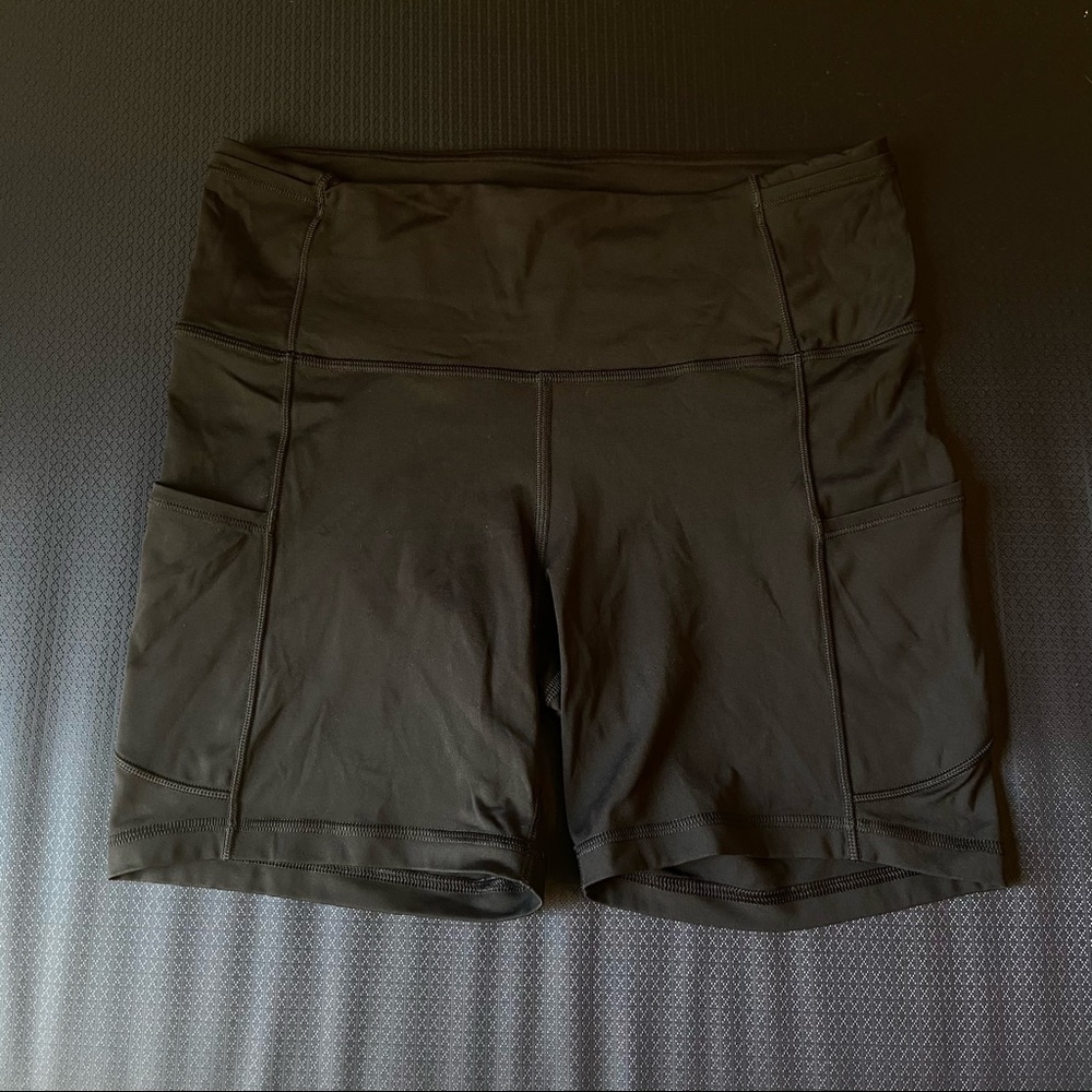 Black Lululemon Fast and Free short 6 in